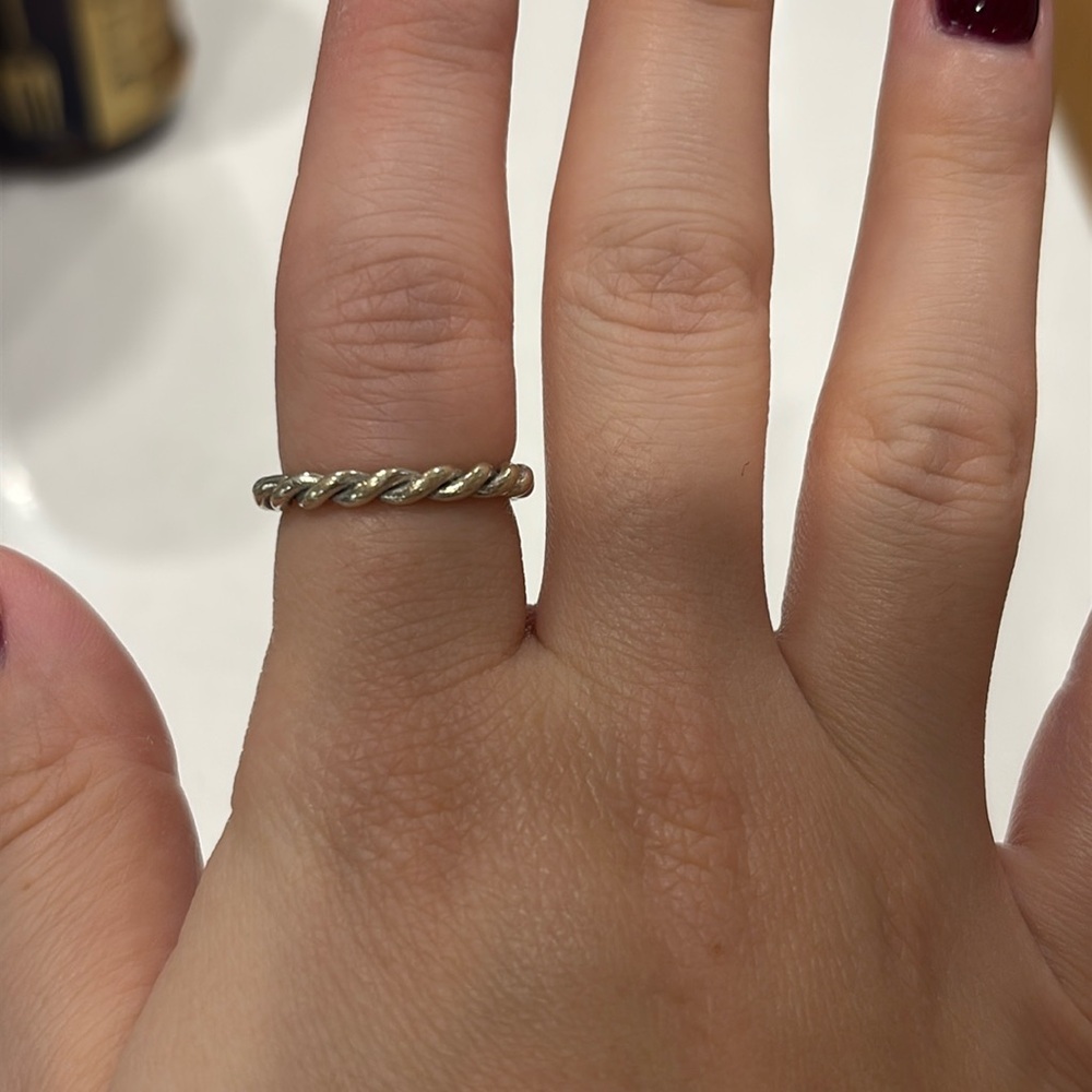 Pandora twist ring